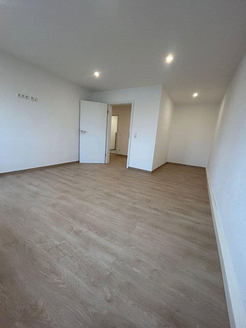 Pronájem bytu 3+1 84 m², Chemnitzer Str. 72, Meerane, Sasko Pronájem bytu 3+1 84 m², Chemnitzer Str. 72, Meerane, Sasko