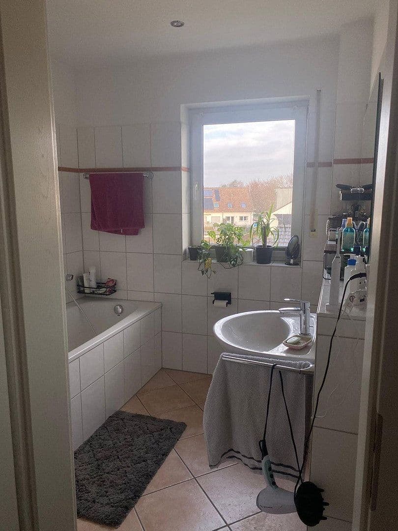 Pronájem bytu 2+1 61 m², Viehtrift 23, Köln, Severní Porýní-Vestfálsko Pronájem bytu 2+1 61 m², Viehtrift 23, Köln, Severní Porýní-Vestfálsko