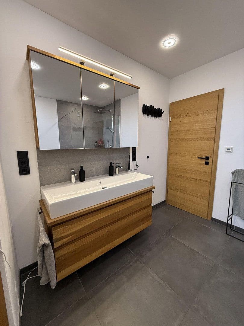 Prodej domu 165 m², pozemek 380 m², Nürnberg, Bavorsko Prodej domu 165 m², pozemek 380 m², Nürnberg, Bavorsko