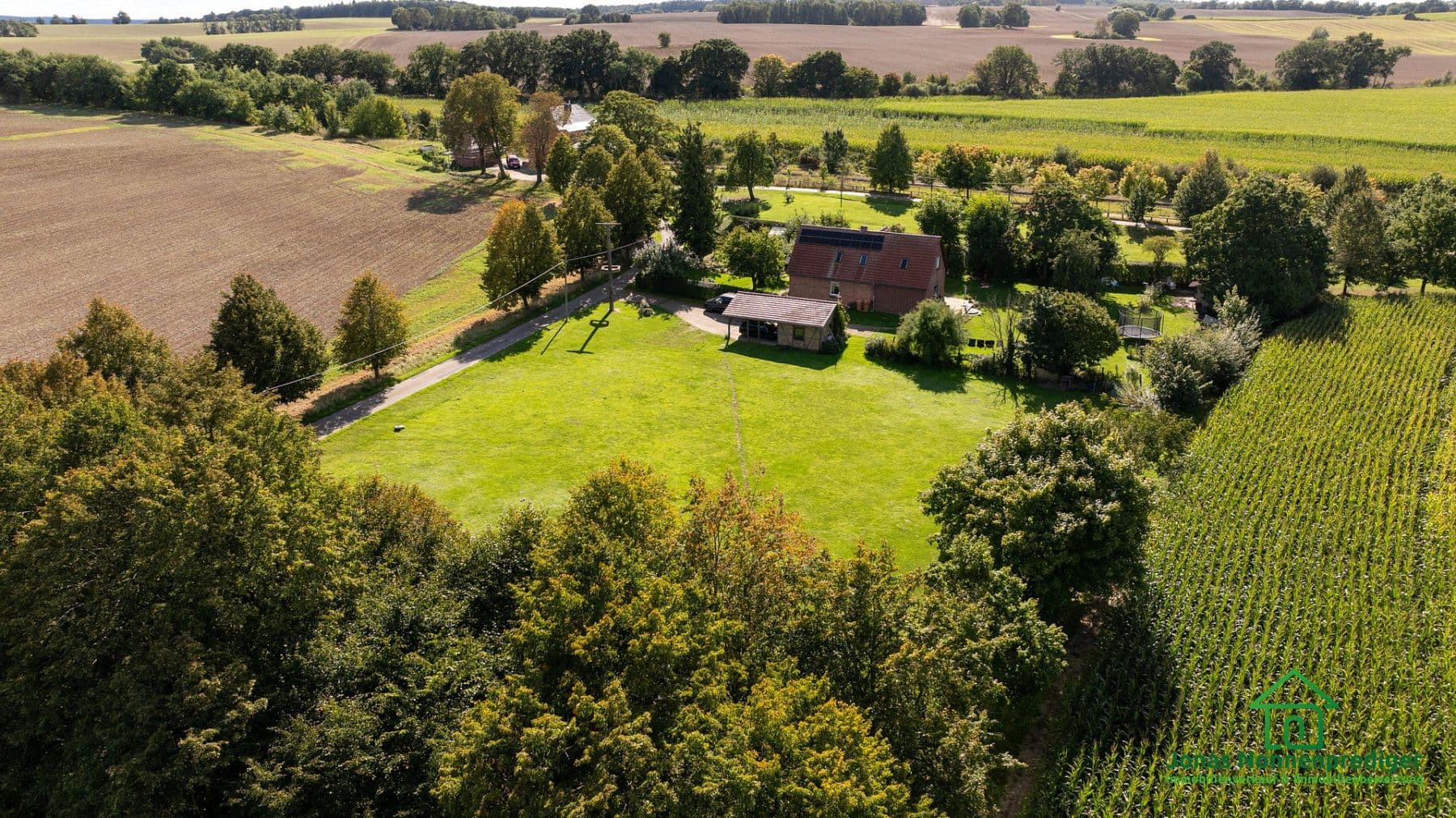 Prodej domu 185 m², pozemek 8.658 m², Bahnhofsweg 8, Alt Sührkow, Mecklenburg-Vorpommern Prodej domu 185 m², pozemek 8.658 m², Bahnhofsweg 8, Alt Sührkow, Mecklenburg-Vorpommern