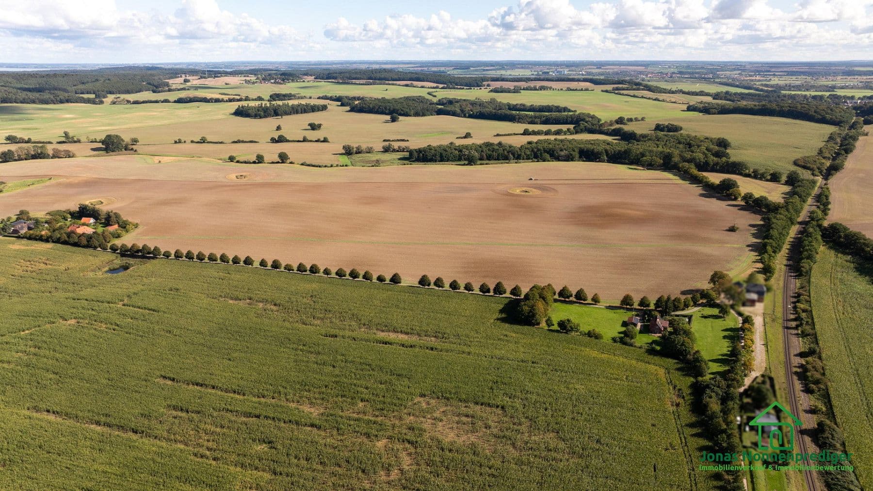 Prodej domu 185 m², pozemek 8.658 m², Bahnhofsweg 8, Alt Sührkow, Mecklenburg-Vorpommern Prodej domu 185 m², pozemek 8.658 m², Bahnhofsweg 8, Alt Sührkow, Mecklenburg-Vorpommern