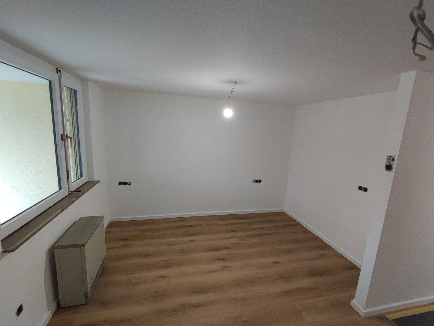 Pronájem bytu 2+kk 75 m², Am Felsenhau 14, Bad Urach, Bádensko-Württembersko Pronájem bytu 2+kk 75 m², Am Felsenhau 14, Bad Urach, Bádensko-Württembersko