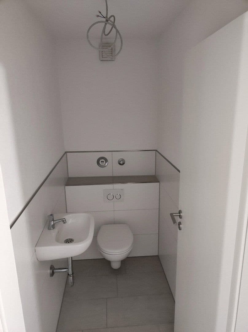 Pronájem bytu 2+kk 75 m², Am Felsenhau 14, Bad Urach, Bádensko-Württembersko Pronájem bytu 2+kk 75 m², Am Felsenhau 14, Bad Urach, Bádensko-Württembersko