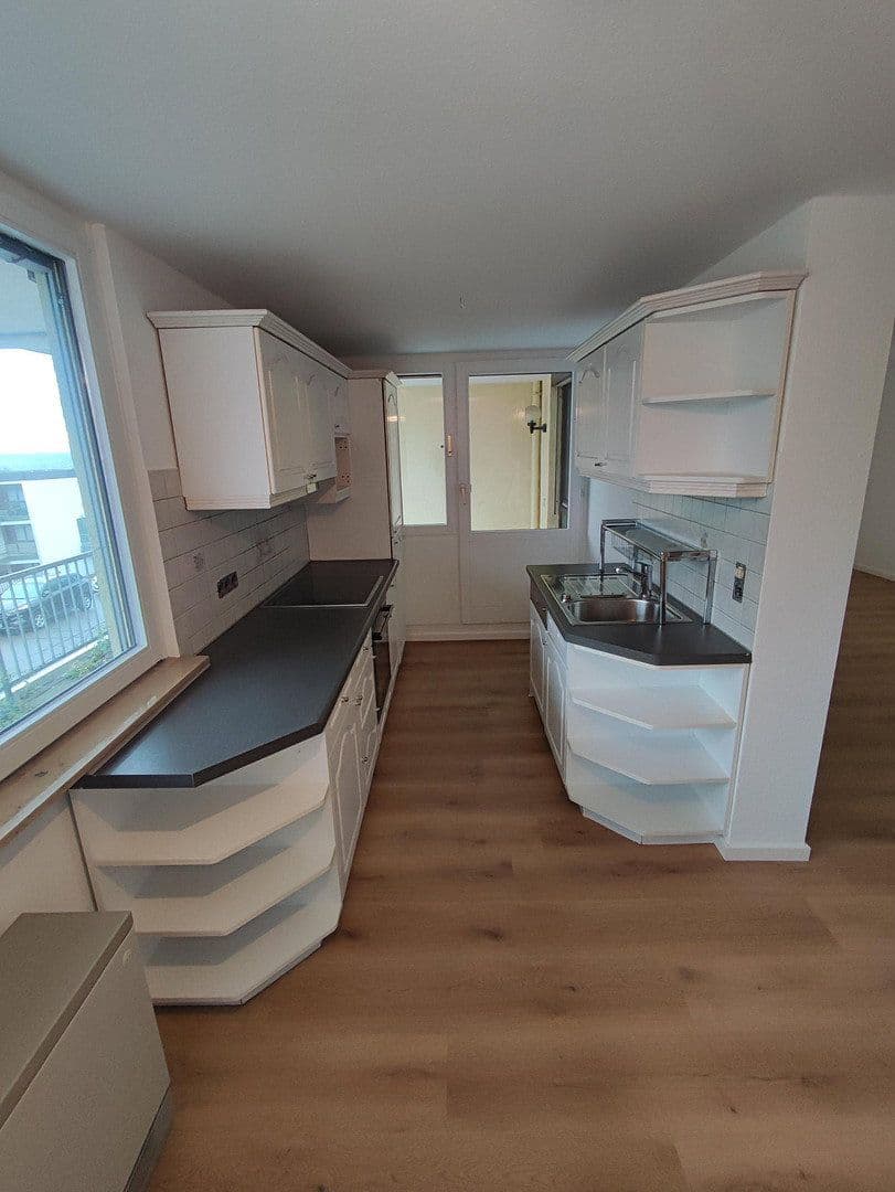 Pronájem bytu 2+kk 75 m², Am Felsenhau 14, Bad Urach, Bádensko-Württembersko Pronájem bytu 2+kk 75 m², Am Felsenhau 14, Bad Urach, Bádensko-Württembersko