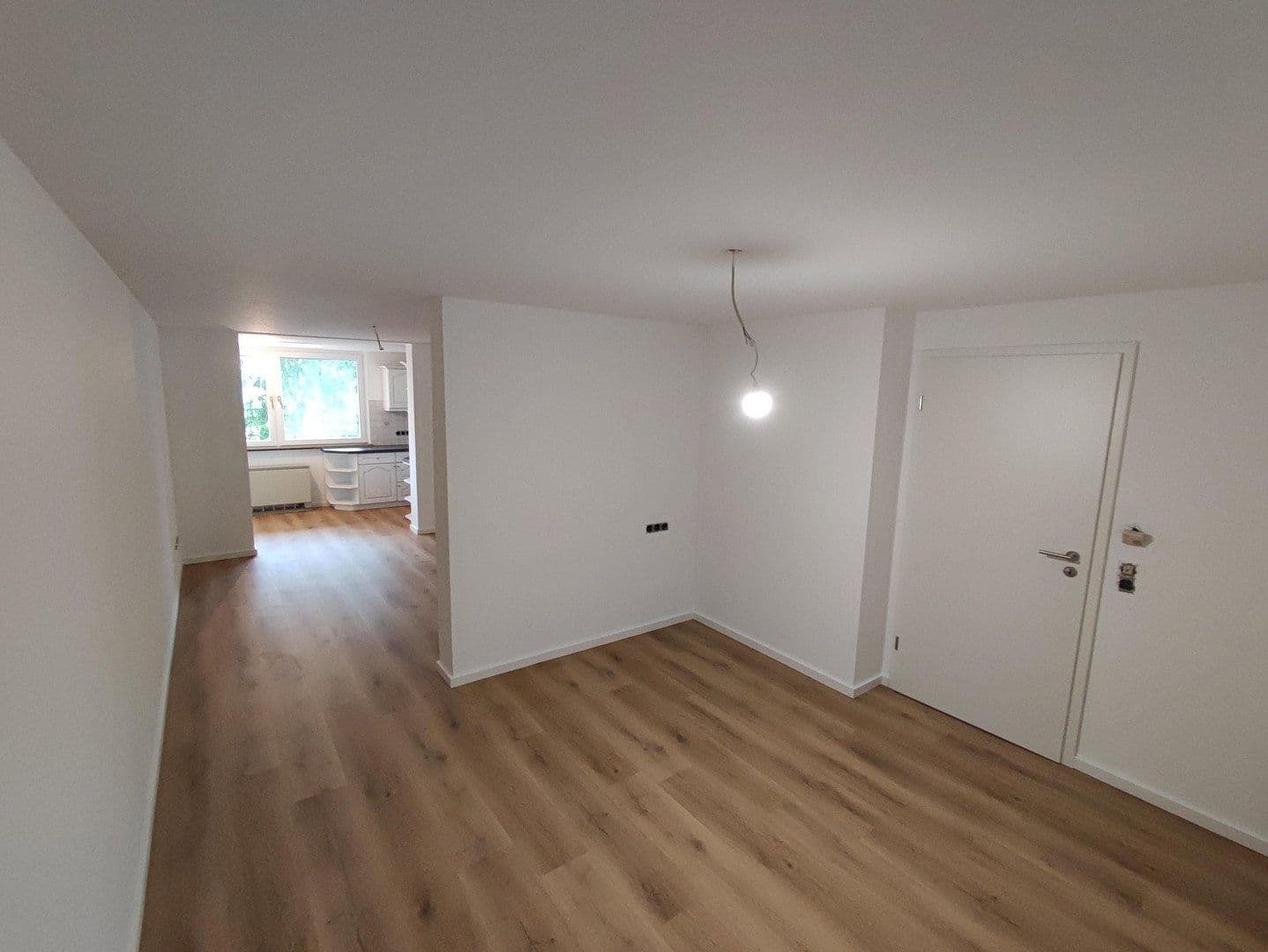 Pronájem bytu 2+kk 75 m², Am Felsenhau 14, Bad Urach, Bádensko-Württembersko Pronájem bytu 2+kk 75 m², Am Felsenhau 14, Bad Urach, Bádensko-Württembersko