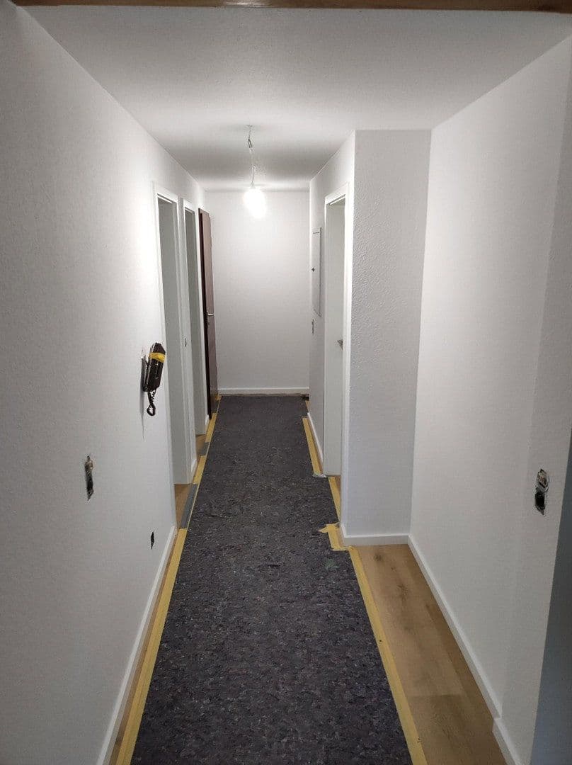 Pronájem bytu 2+kk 75 m², Am Felsenhau 14, Bad Urach, Bádensko-Württembersko Pronájem bytu 2+kk 75 m², Am Felsenhau 14, Bad Urach, Bádensko-Württembersko