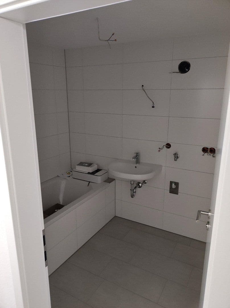 Pronájem bytu 2+kk 75 m², Am Felsenhau 14, Bad Urach, Bádensko-Württembersko Pronájem bytu 2+kk 75 m², Am Felsenhau 14, Bad Urach, Bádensko-Württembersko