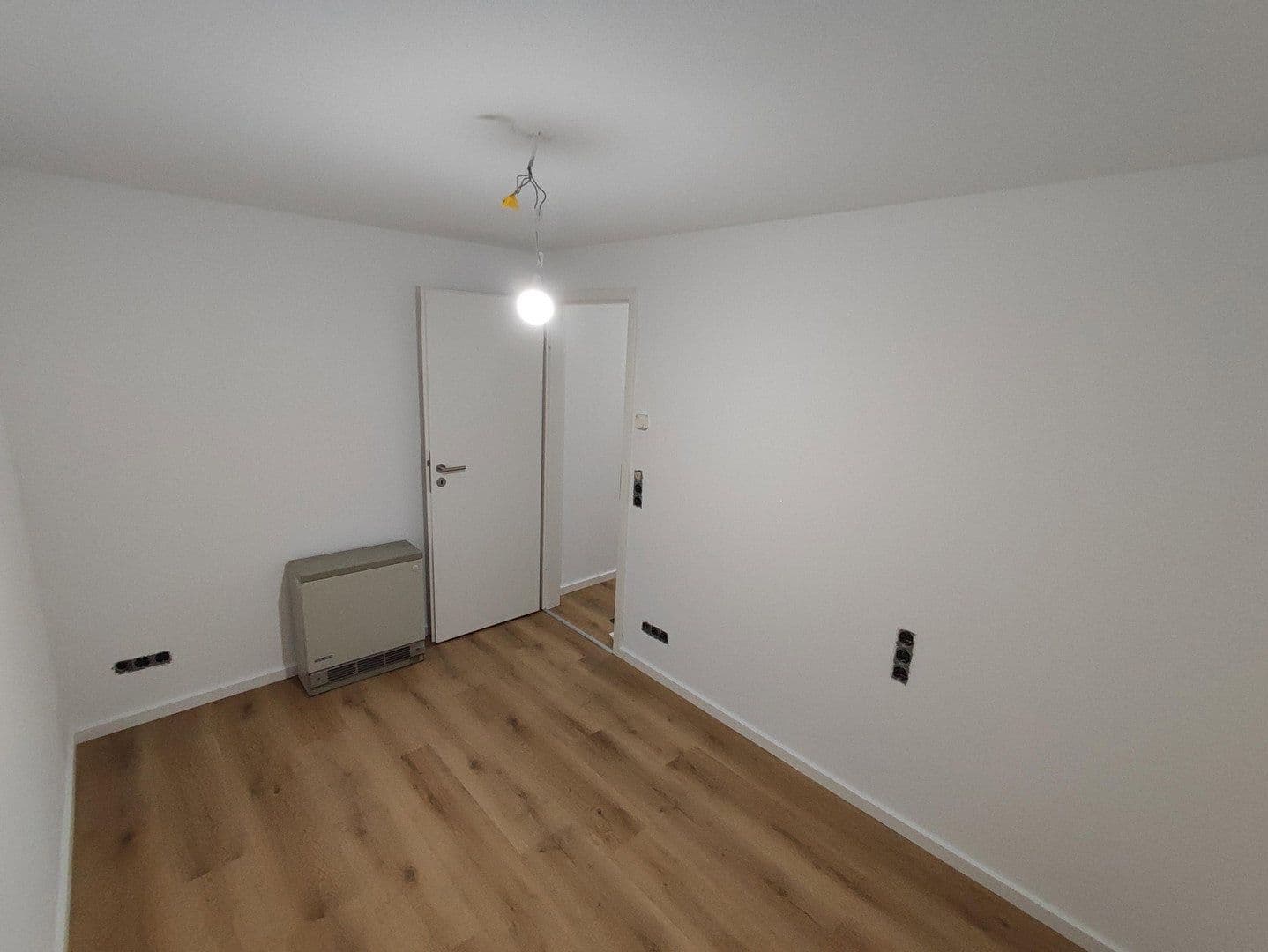 Pronájem bytu 2+kk 75 m², Am Felsenhau 14, Bad Urach, Bádensko-Württembersko Pronájem bytu 2+kk 75 m², Am Felsenhau 14, Bad Urach, Bádensko-Württembersko