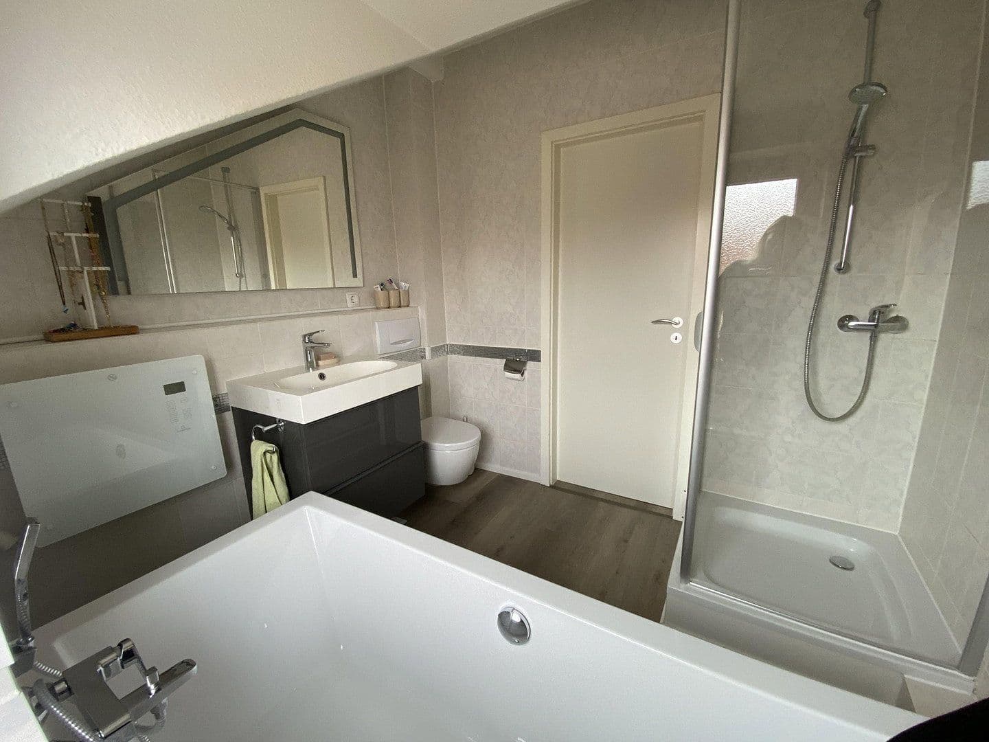 Prodej domu 99 m², pozemek 151 m², Ronnenberg, Dolní Sasko Prodej domu 99 m², pozemek 151 m², Ronnenberg, Dolní Sasko