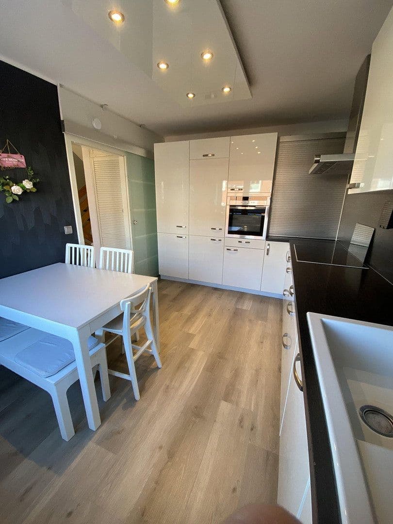 Prodej domu 99 m², pozemek 151 m², Ronnenberg, Dolní Sasko Prodej domu 99 m², pozemek 151 m², Ronnenberg, Dolní Sasko
