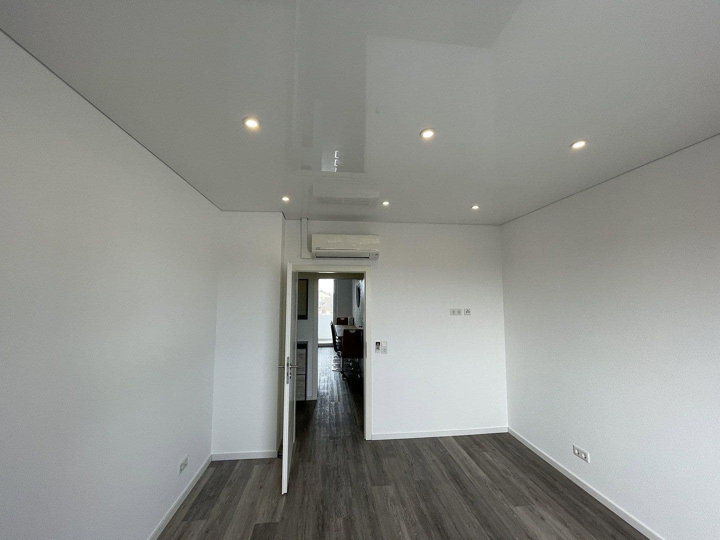 Prodej bytu 3+1 68 m², Aachenerstr. 157, Düsseldorf, Severní Porýní-Vestfálsko Prodej bytu 3+1 68 m², Aachenerstr. 157, Düsseldorf, Severní Porýní-Vestfálsko