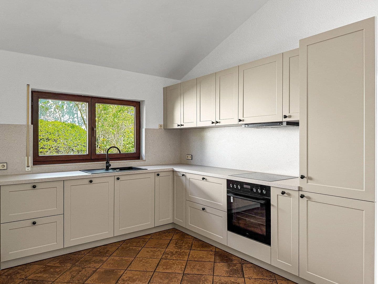 Pronájem domu 119 m², pozemek 316 m², Fichtestraße 40/1, Heilbronn, Bádensko-Württembersko Pronájem domu 119 m², pozemek 316 m², Fichtestraße 40/1, Heilbronn, Bádensko-Württembersko