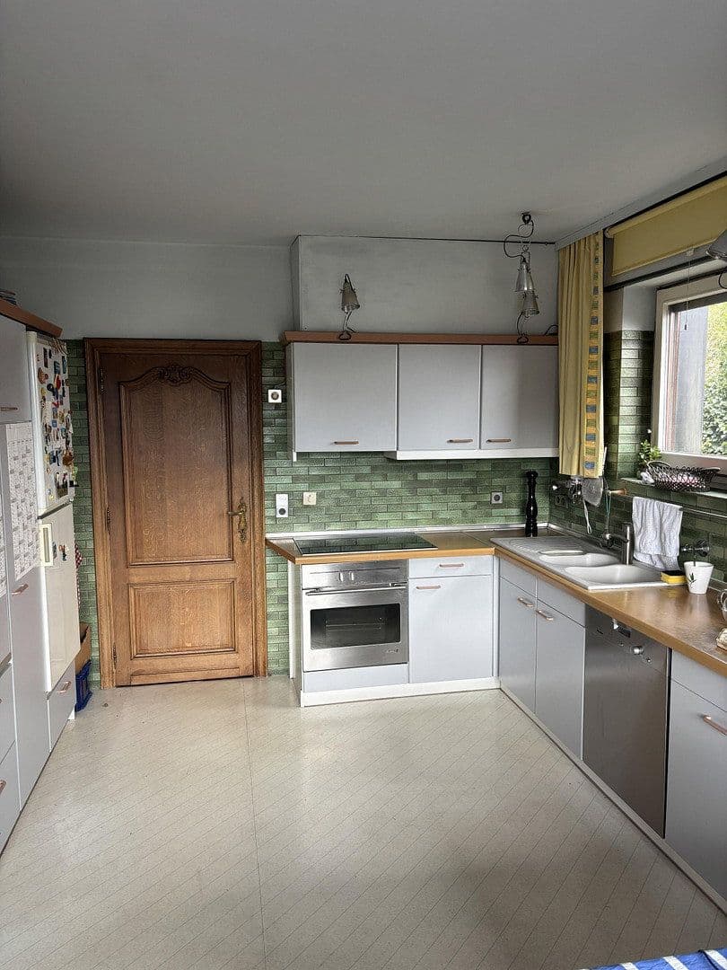 Pronájem domu 200 m², pozemek 3.000 m², Kreuzau, Severní Porýní-Vestfálsko Pronájem domu 200 m², pozemek 3.000 m², Kreuzau, Severní Porýní-Vestfálsko