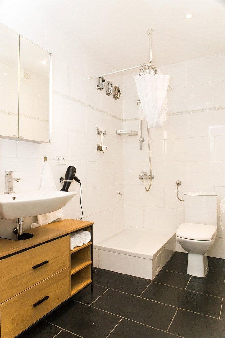 Pronájem bytu 2+kk 65 m², Stuttgart, Bádensko-Württembersko Pronájem bytu 2+kk 65 m², Stuttgart, Bádensko-Württembersko