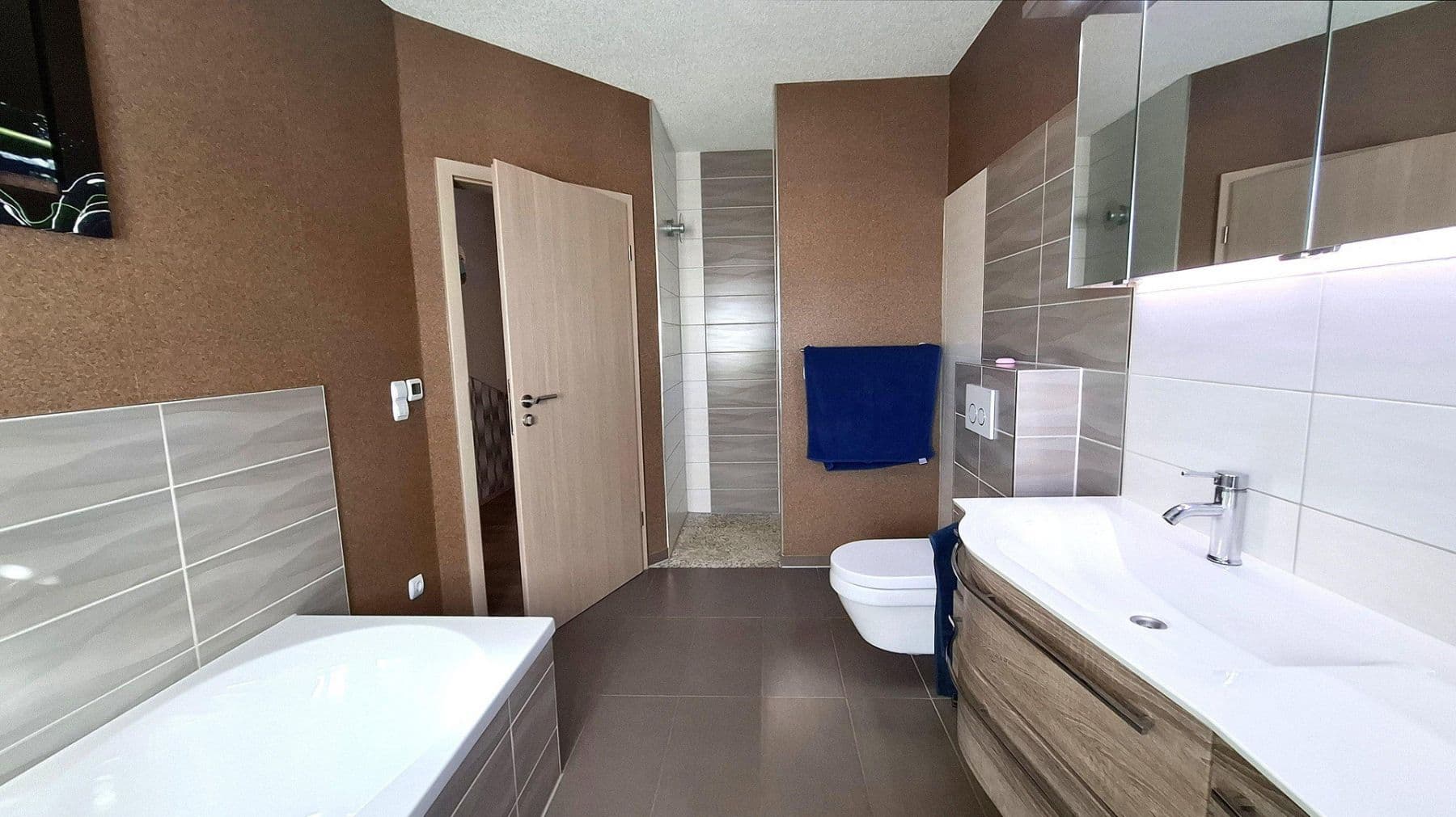 Prodej domu 175 m², pozemek 711 m², Barsinghausen, Dolní Sasko Prodej domu 175 m², pozemek 711 m², Barsinghausen, Dolní Sasko