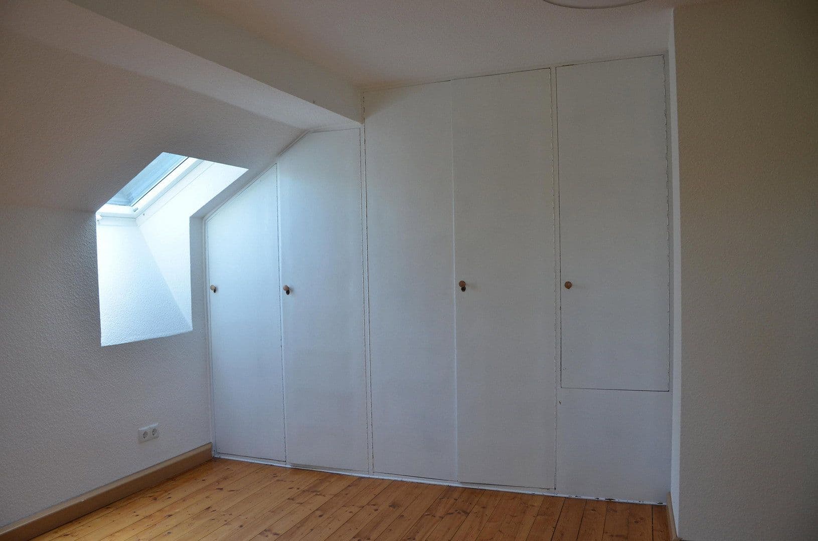 Pronájem domu 150 m², pozemek 1.000 m², Bammental, Bádensko-Württembersko Pronájem domu 150 m², pozemek 1.000 m², Bammental, Bádensko-Württembersko