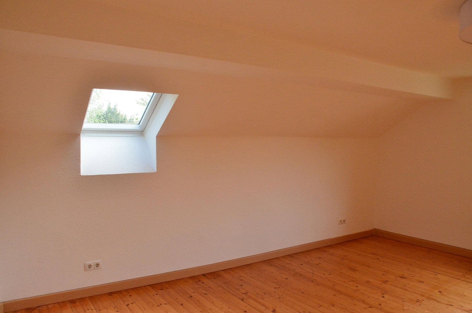 Pronájem domu 150 m², pozemek 1.000 m², Bammental, Bádensko-Württembersko Pronájem domu 150 m², pozemek 1.000 m², Bammental, Bádensko-Württembersko