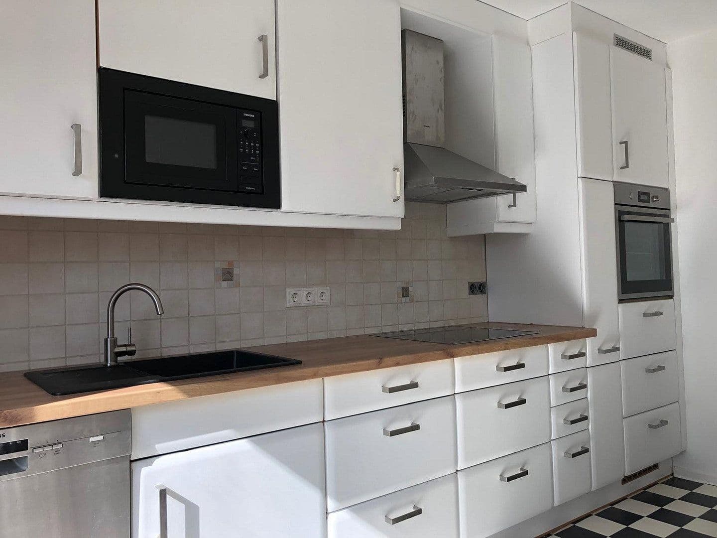 Pronájem domu 150 m², pozemek 1.000 m², Bammental, Bádensko-Württembersko Pronájem domu 150 m², pozemek 1.000 m², Bammental, Bádensko-Württembersko