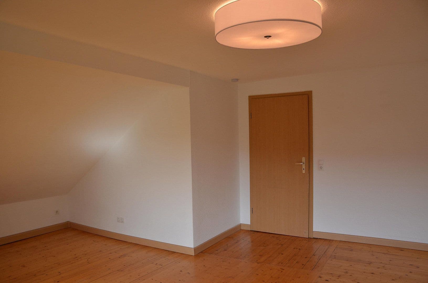 Pronájem domu 150 m², pozemek 1.000 m², Bammental, Bádensko-Württembersko Pronájem domu 150 m², pozemek 1.000 m², Bammental, Bádensko-Württembersko