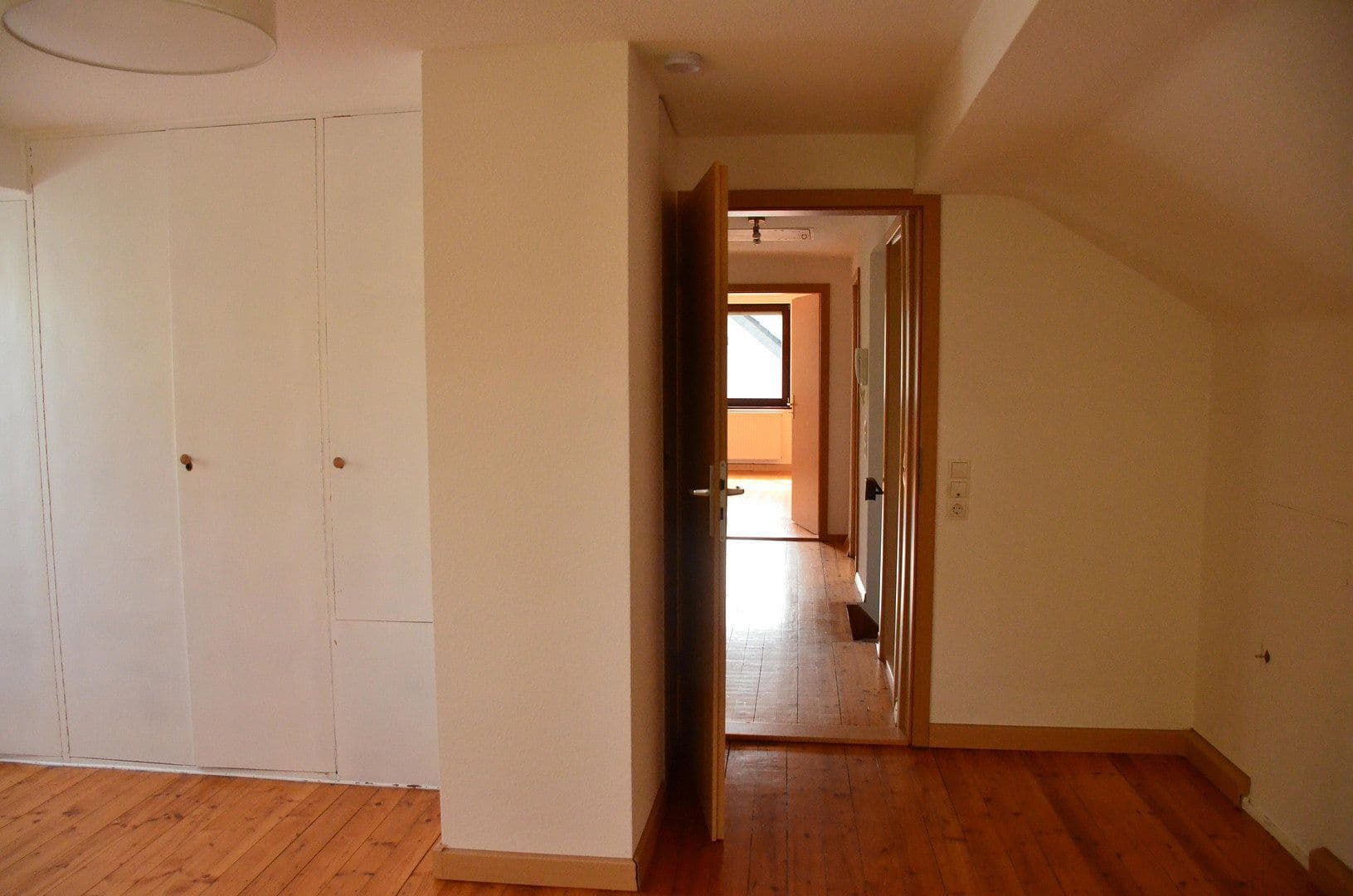 Pronájem domu 150 m², pozemek 1.000 m², Bammental, Bádensko-Württembersko Pronájem domu 150 m², pozemek 1.000 m², Bammental, Bádensko-Württembersko