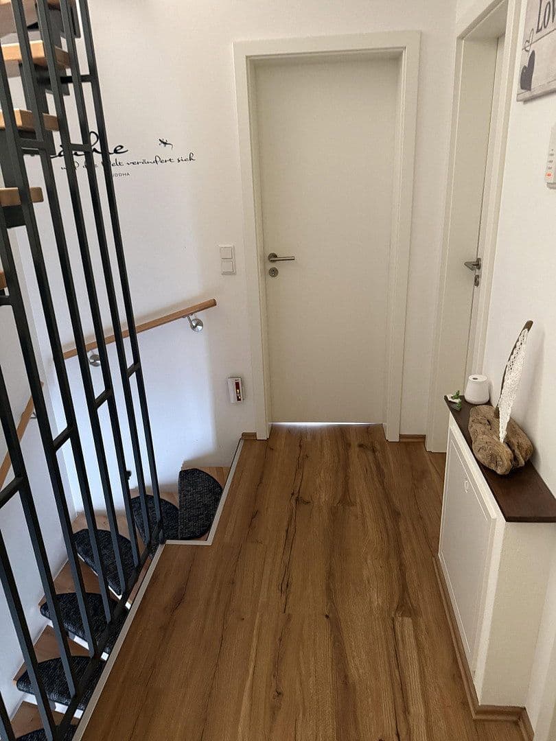 Prodej domu 137 m², pozemek 248 m², Adelsdorf, Bavorsko Prodej domu 137 m², pozemek 248 m², Adelsdorf, Bavorsko