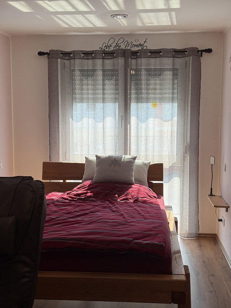 Prodej domu 137 m², pozemek 248 m², Adelsdorf, Bavorsko Prodej domu 137 m², pozemek 248 m², Adelsdorf, Bavorsko