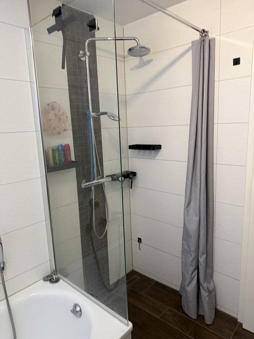 Prodej domu 137 m², pozemek 248 m², Adelsdorf, Bavorsko Prodej domu 137 m², pozemek 248 m², Adelsdorf, Bavorsko