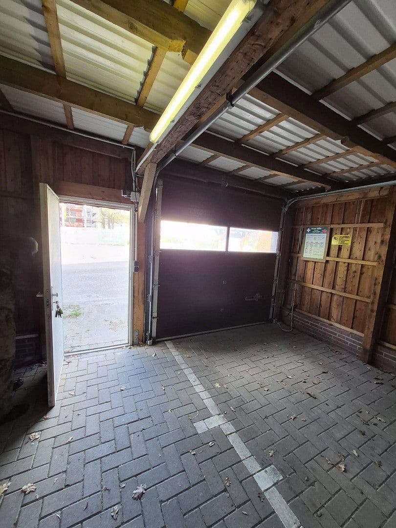 Prodej nebytového prostoru 875 m², Metjendorfer Landstraße 28, Wiefelstede, Dolní Sasko Prodej nebytového prostoru 875 m², Metjendorfer Landstraße 28, Wiefelstede, Dolní Sasko