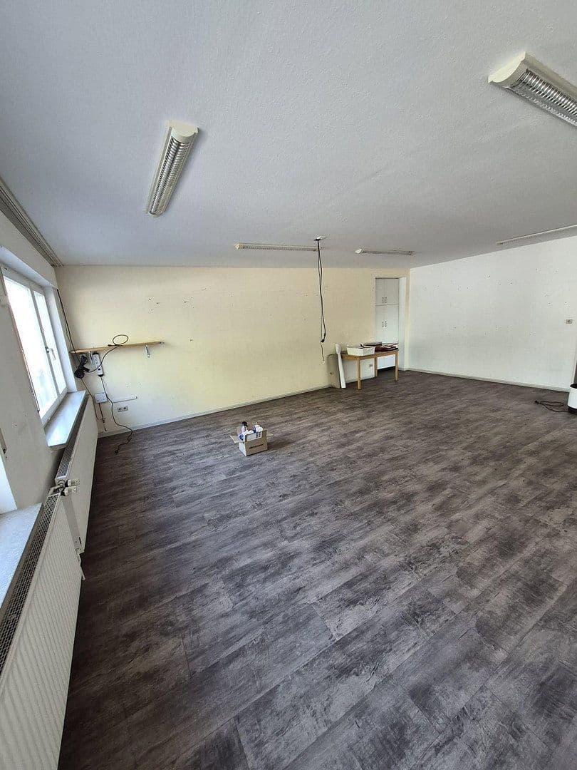 Prodej nebytového prostoru 875 m², Metjendorfer Landstraße 28, Wiefelstede, Dolní Sasko Prodej nebytového prostoru 875 m², Metjendorfer Landstraße 28, Wiefelstede, Dolní Sasko