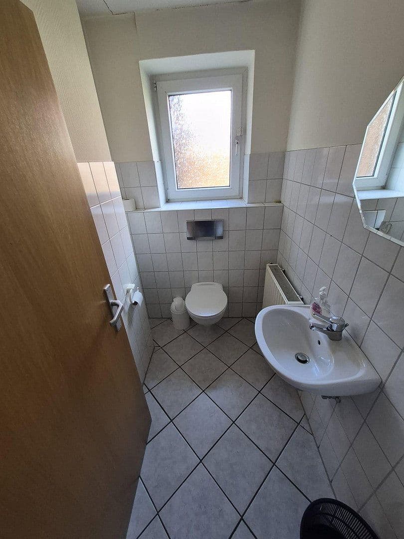 Prodej nebytového prostoru 875 m², Metjendorfer Landstraße 28, Wiefelstede, Dolní Sasko Prodej nebytového prostoru 875 m², Metjendorfer Landstraße 28, Wiefelstede, Dolní Sasko