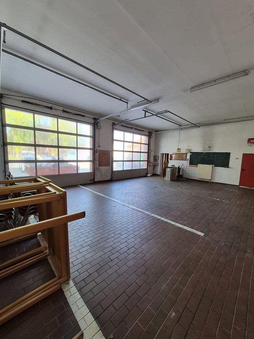 Prodej nebytového prostoru 875 m², Metjendorfer Landstraße 28, Wiefelstede, Dolní Sasko Prodej nebytového prostoru 875 m², Metjendorfer Landstraße 28, Wiefelstede, Dolní Sasko