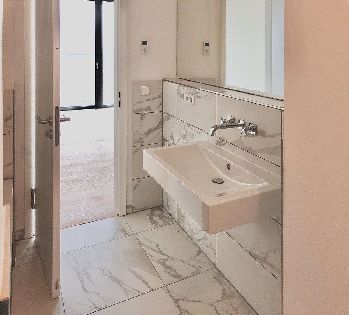 Pronájem bytu 3+1 82 m², Europa-Allee 2, Frankfurt am Main, Hessen Pronájem bytu 3+1 82 m², Europa-Allee 2, Frankfurt am Main, Hessen