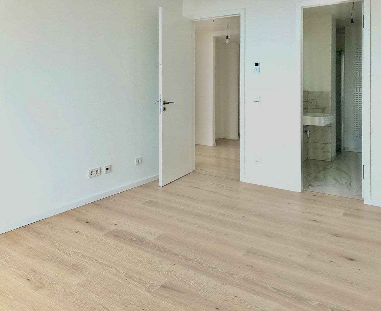 Pronájem bytu 3+1 82 m², Europa-Allee 2, Frankfurt am Main, Hessen Pronájem bytu 3+1 82 m², Europa-Allee 2, Frankfurt am Main, Hessen