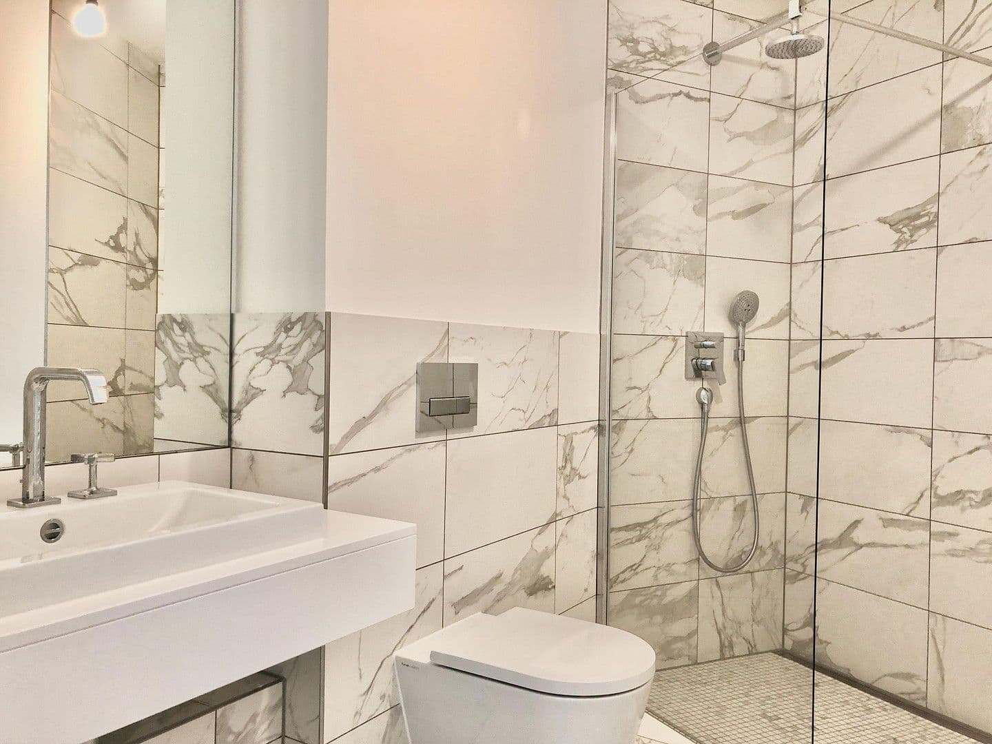 Pronájem bytu 3+1 82 m², Europa-Allee 2, Frankfurt am Main, Hessen Pronájem bytu 3+1 82 m², Europa-Allee 2, Frankfurt am Main, Hessen