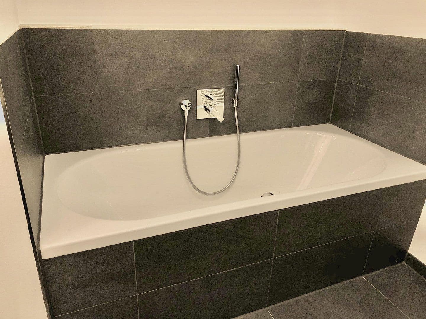 Pronájem bytu 2+1 61 m², Europa-Allee 2, Frankfurt am Main, Hessen Pronájem bytu 2+1 61 m², Europa-Allee 2, Frankfurt am Main, Hessen