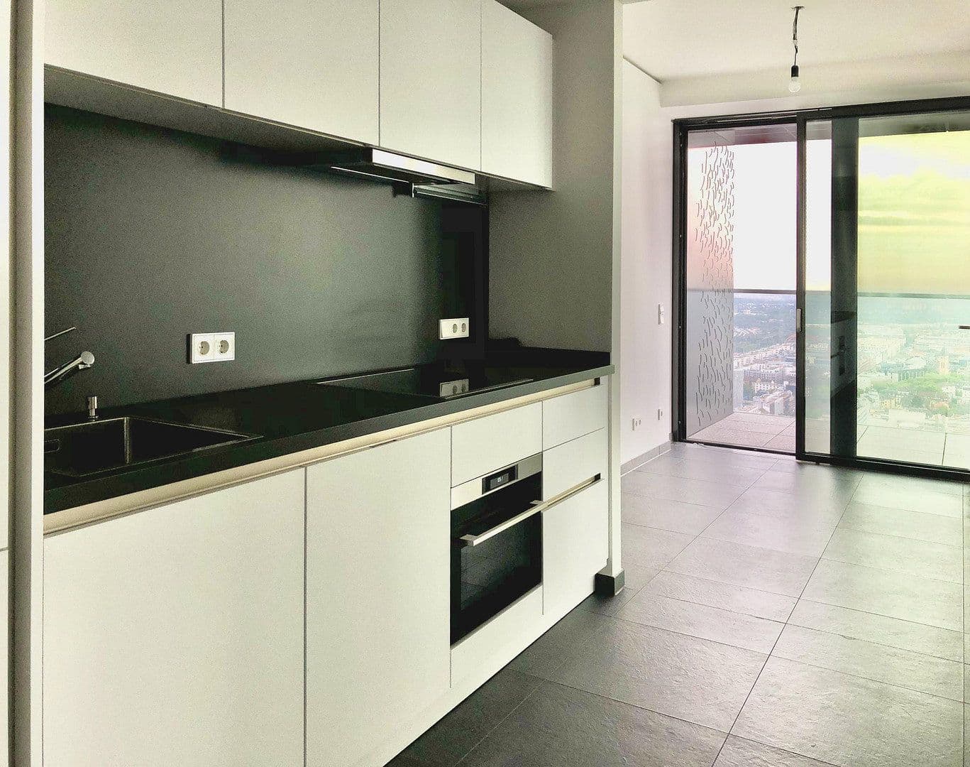 Pronájem bytu 2+1 61 m², Europa-Allee 2, Frankfurt am Main, Hessen Pronájem bytu 2+1 61 m², Europa-Allee 2, Frankfurt am Main, Hessen