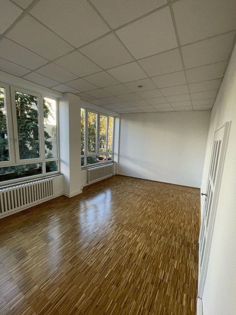 Pronájem bytu 3+1 97 m², Trojanstraße 16, Hannover, Dolní Sasko Pronájem bytu 3+1 97 m², Trojanstraße 16, Hannover, Dolní Sasko