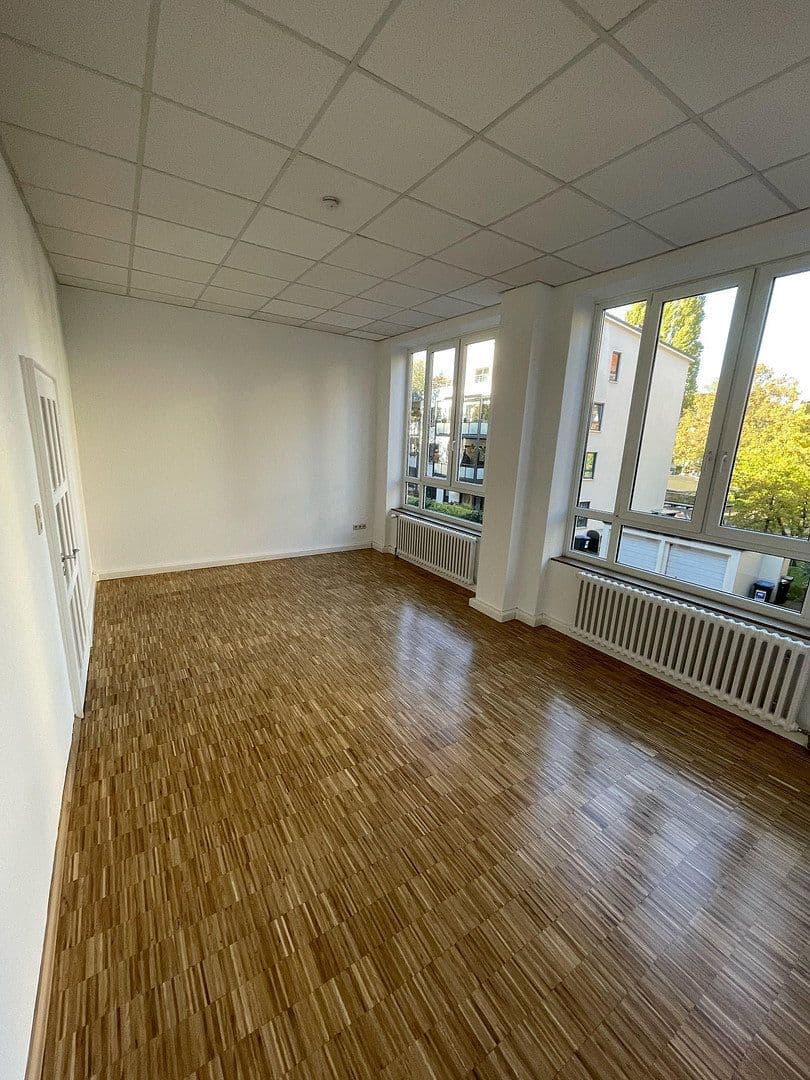 Pronájem bytu 3+1 97 m², Trojanstraße 16, Hannover, Dolní Sasko Pronájem bytu 3+1 97 m², Trojanstraße 16, Hannover, Dolní Sasko