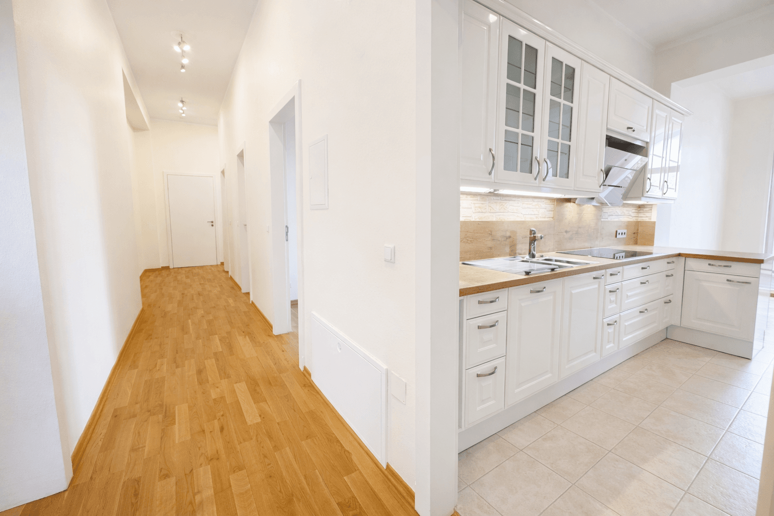 Prodej bytu 6+1 224 m², Berlin, Berlín Prodej bytu 6+1 224 m², Berlin, Berlín