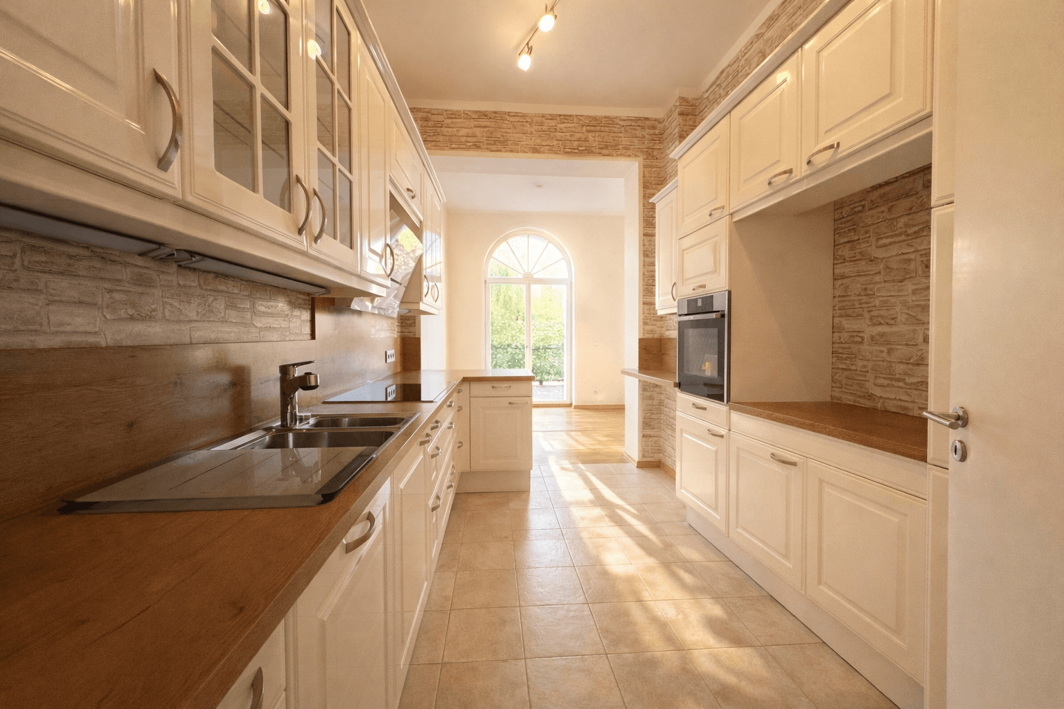 Prodej bytu 6+1 224 m², Berlin, Berlín Prodej bytu 6+1 224 m², Berlin, Berlín