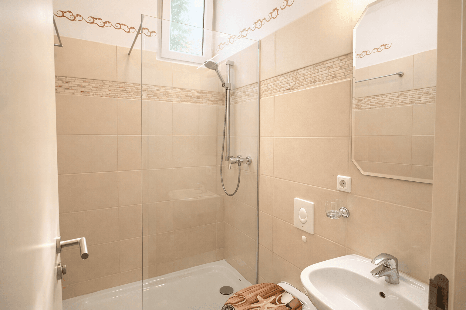 Prodej bytu 6+1 224 m², Berlin, Berlín Prodej bytu 6+1 224 m², Berlin, Berlín