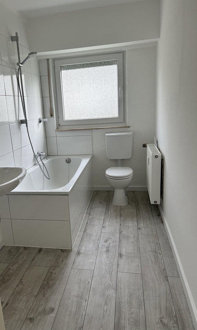 Pronájem bytu 3+1 68 m², Curieweg 12, Düsseldorf, Severní Porýní-Vestfálsko Pronájem bytu 3+1 68 m², Curieweg 12, Düsseldorf, Severní Porýní-Vestfálsko