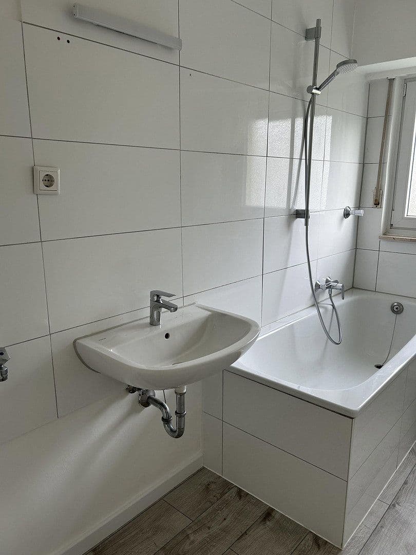 Pronájem bytu 3+1 68 m², Curieweg 12, Düsseldorf, Severní Porýní-Vestfálsko Pronájem bytu 3+1 68 m², Curieweg 12, Düsseldorf, Severní Porýní-Vestfálsko