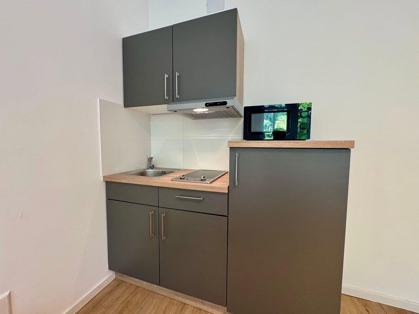 Pronájem bytu 1+1 25 m², Badener Str. 34, Durlach, Bádensko-Württembersko Pronájem bytu 1+1 25 m², Badener Str. 34, Durlach, Bádensko-Württembersko