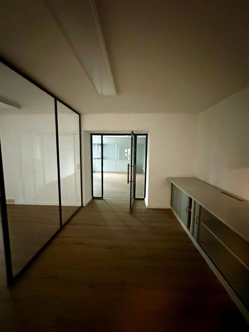 Pronájem kanceláře 298 m², Frankfurt am Main, Hessen Pronájem kanceláře 298 m², Frankfurt am Main, Hessen