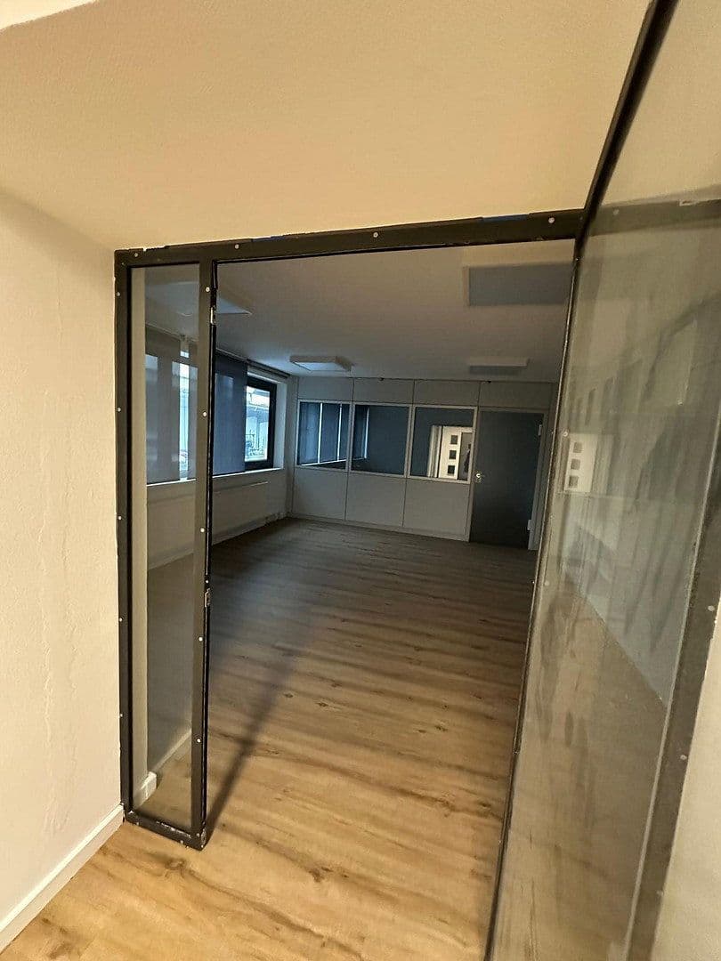 Pronájem kanceláře 298 m², Frankfurt am Main, Hessen Pronájem kanceláře 298 m², Frankfurt am Main, Hessen