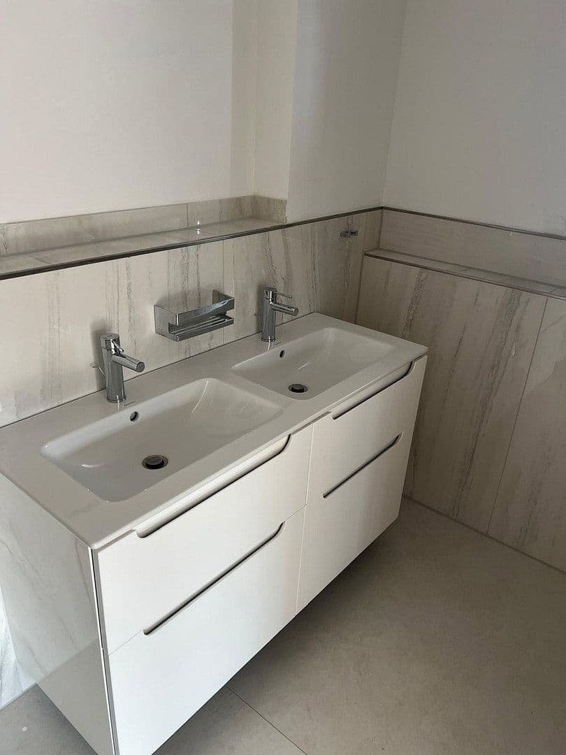 Prodej domu 212 m², pozemek 182 m², Am Blumenfeld 23 A, Meerbusch, Severní Porýní-Vestfálsko Prodej domu 212 m², pozemek 182 m², Am Blumenfeld 23 A, Meerbusch, Severní Porýní-Vestfálsko