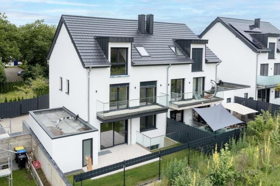 Prodej domu 212 m², pozemek 182 m², Am Blumenfeld 23 A, Meerbusch, Severní Porýní-Vestfálsko Prodej domu 212 m², pozemek 182 m², Am Blumenfeld 23 A, Meerbusch, Severní Porýní-Vestfálsko