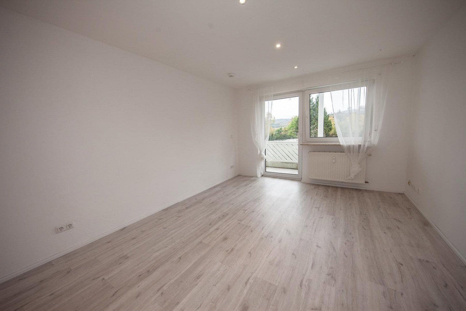 Pronájem bytu 2+1 49 m², Ilmenava, Durynsko Pronájem bytu 2+1 49 m², Ilmenava, Durynsko