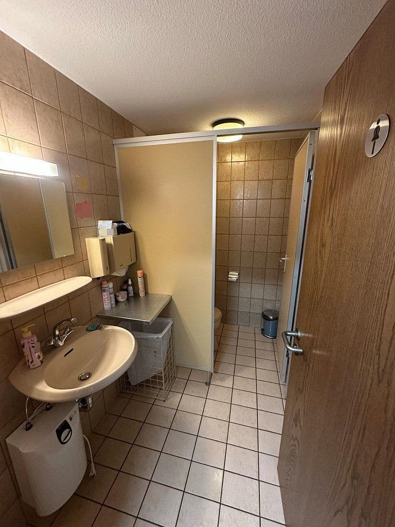 Pronájem nebytového prostoru 198 m², Weinstraße 41, Wachenheim an der Weinstraße, Porýní-Falc Pronájem nebytového prostoru 198 m², Weinstraße 41, Wachenheim an der Weinstraße, Porýní-Falc